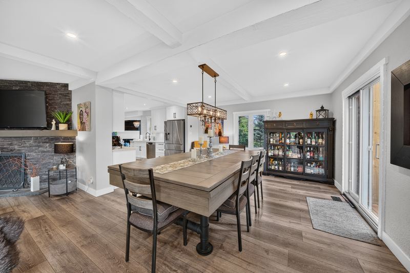 The dining table under the pendant
