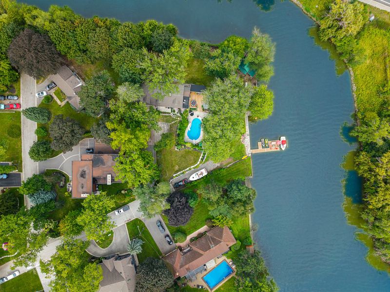 Top-down view of the property, the pool and the dock